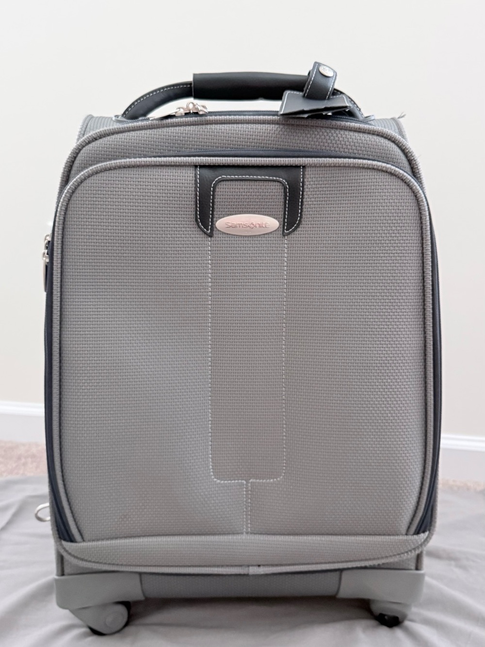 Samsonite 22-inch Expandable Carry-On Softside Luggage